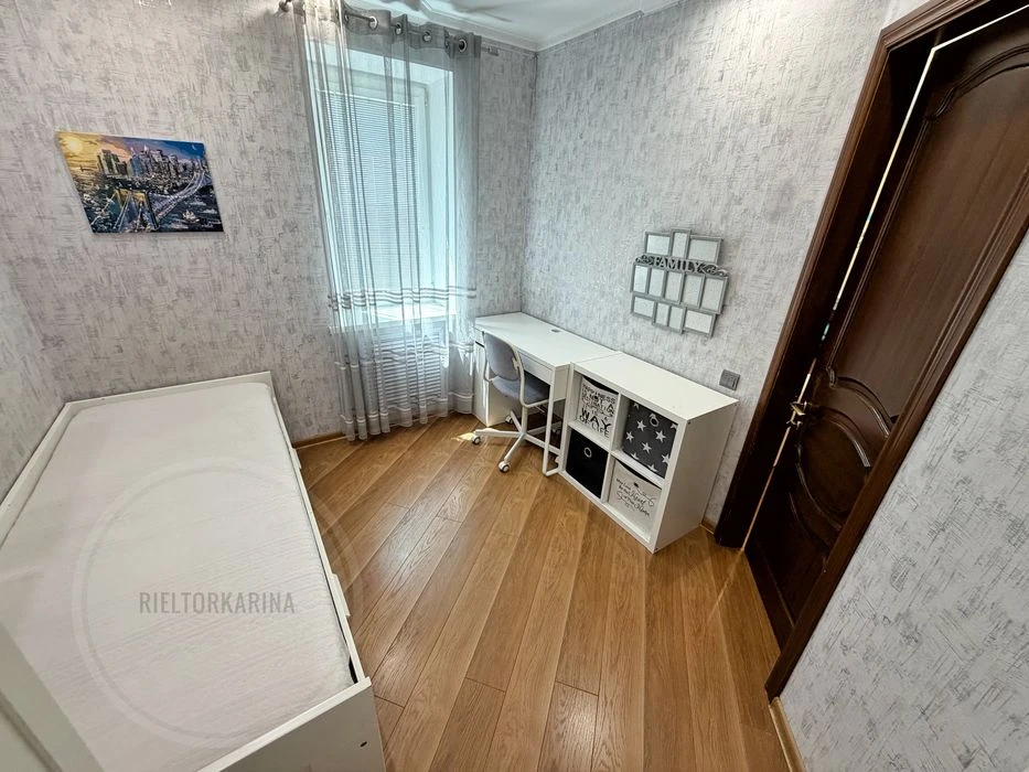 9 Слобідська/Проспект 3к квартира в продажі 75 метрів 3 пове
