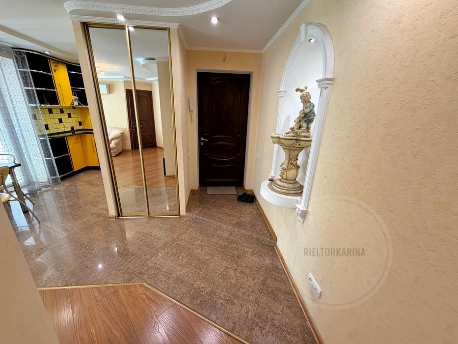 9 Слобідська/Проспект 3к квартира в продажі 75 метрів 3 пове