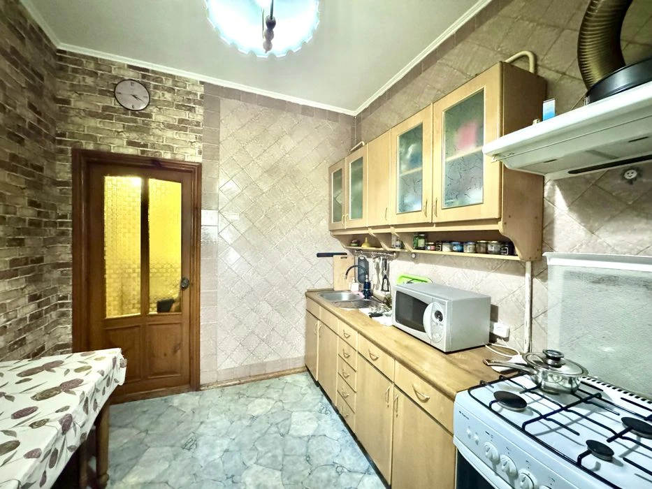 Продаю 3к квартиру на Сухому фонтані, вул.Нікольська. ц1