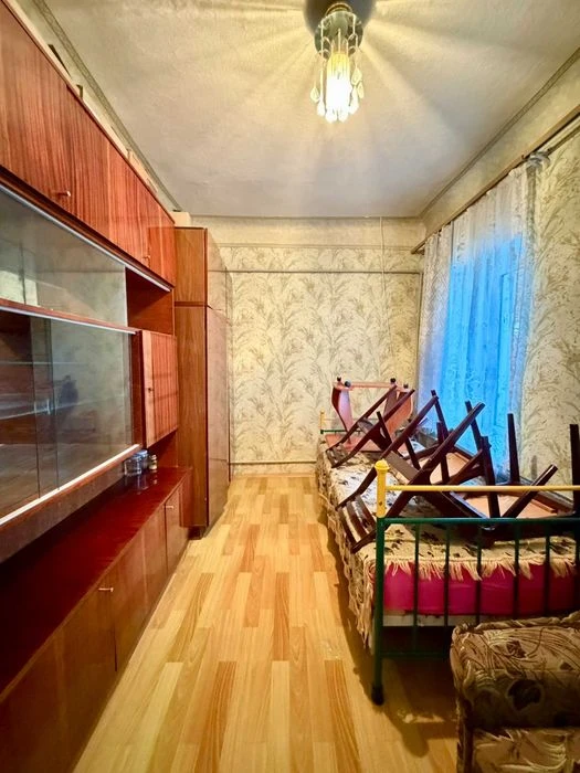 Продаю 2-кімнатну квартиру на землі, на розі вул. Даля та Ку