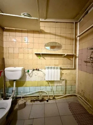 Продаю 2-кімнатну квартиру на землі, на розі вул. Даля та Ку