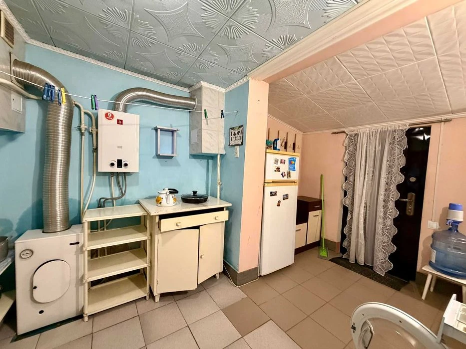 Продаю 2-кімнатну квартиру на землі, на розі вул. Даля та Ку