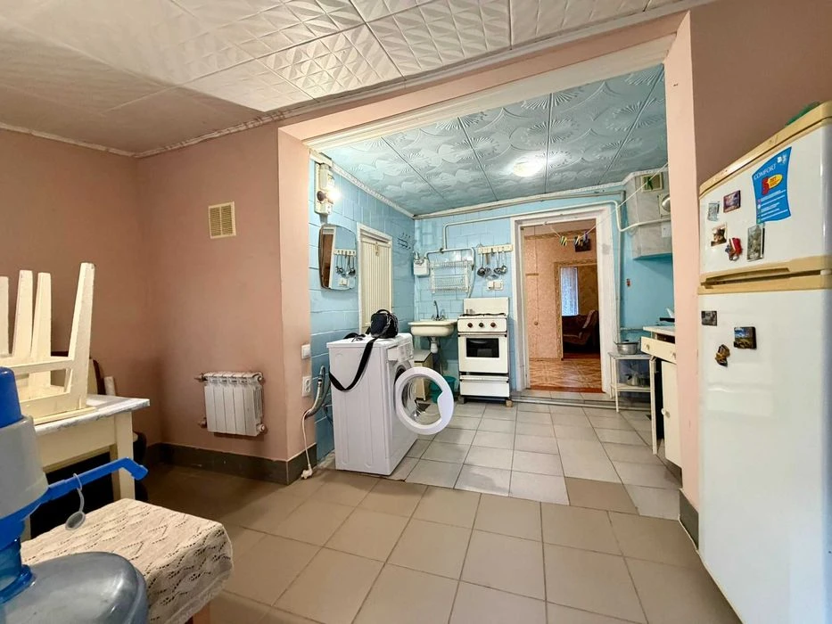 Продаю 2-кімнатну квартиру на землі, на розі вул. Даля та Ку