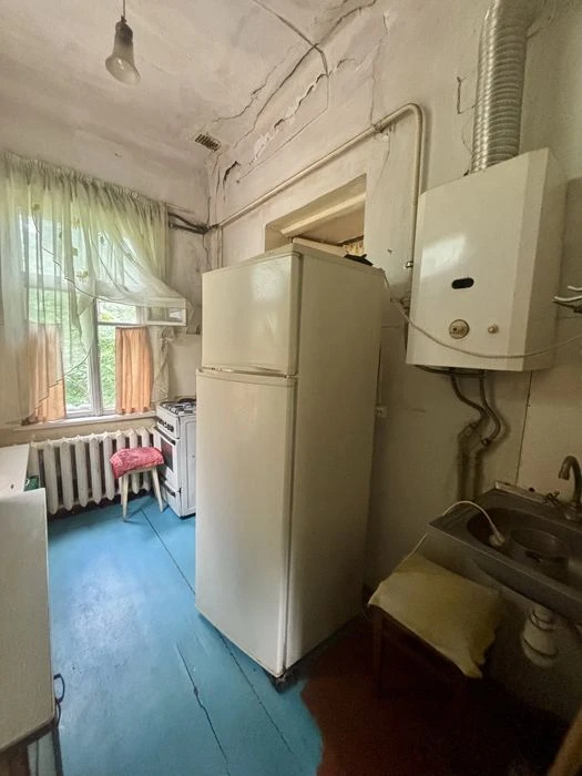 Продам двокімнатну квартиру в центрі міста