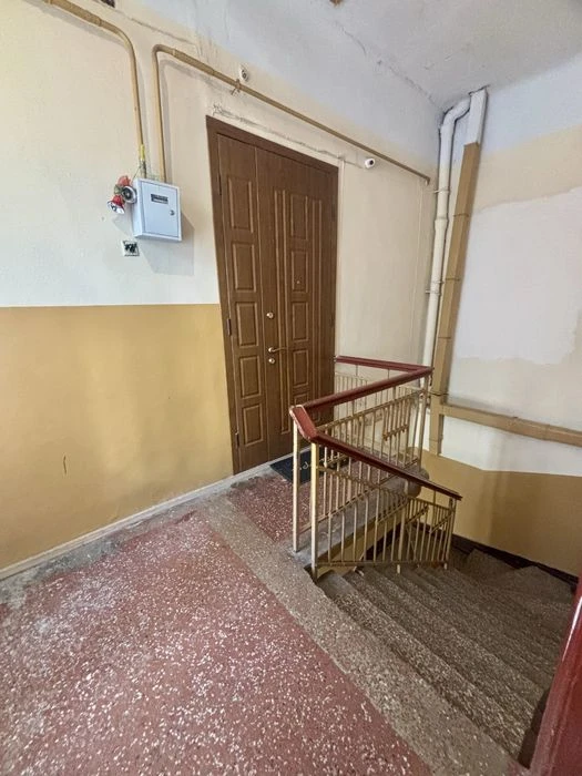 Продам двокімнатну квартиру в центрі міста