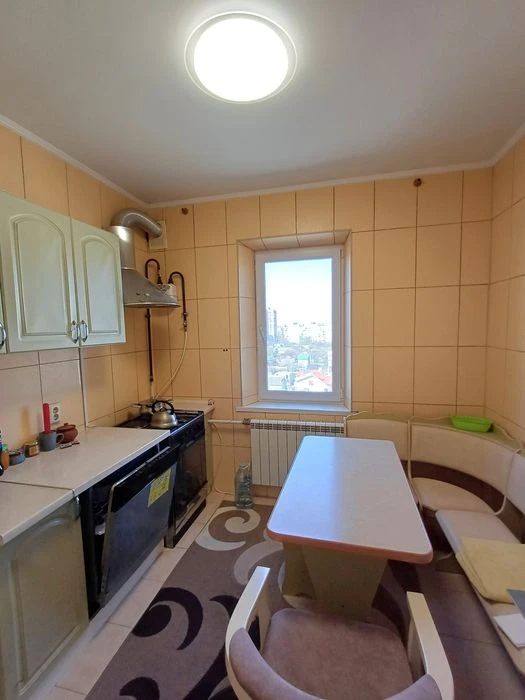 Продам Отличную 2-х комнатную " Чешку" в Центре