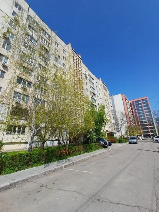 Продам Отличную 2-х комнатную " Чешку" в Центре