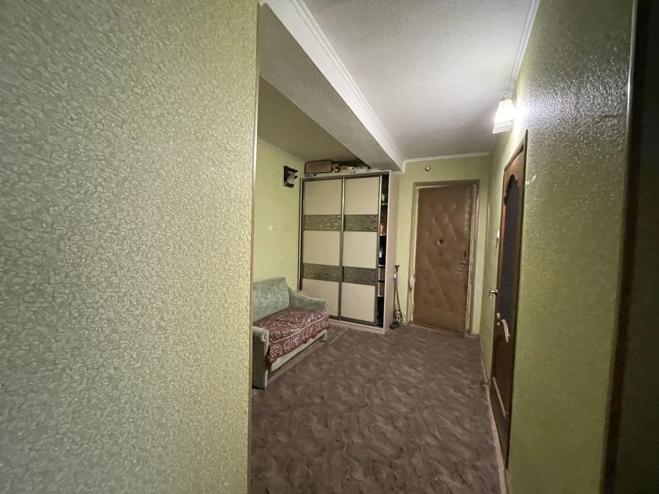 Продам хорошу 2к квартиру в Центрі. Сталінка. Закритий двір