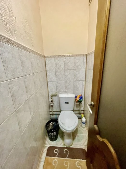 Продам хорошу 2к квартиру в Центрі. Сталінка. Закритий двір