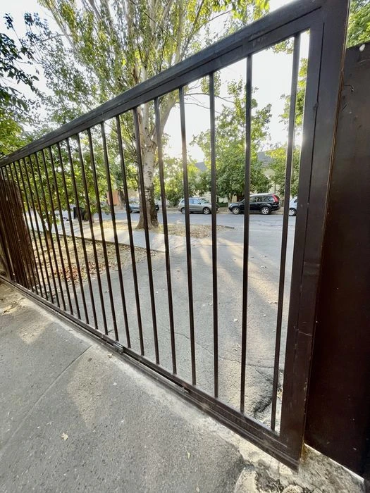 Продам хорошу 2к квартиру в Центрі. Сталінка. Закритий двір