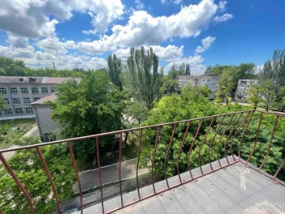 Продаю квартиру.  Миколаївська. Новобудова