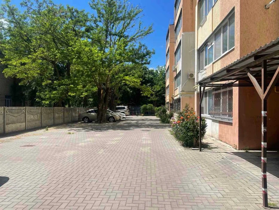 Продаю квартиру.  Миколаївська. Новобудова