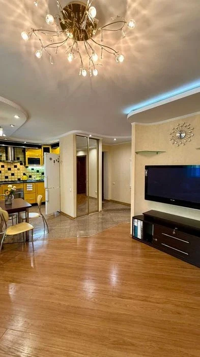 Продам розкішну 3-кімнатну квартиру, пр. Центральний (33 кв.