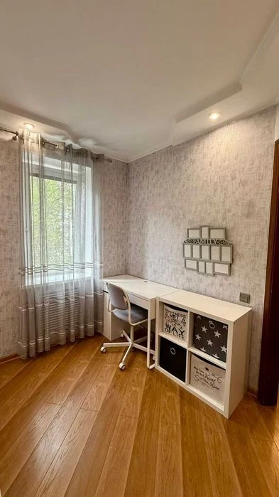 Продам розкішну 3-кімнатну квартиру, пр. Центральний (33 кв.