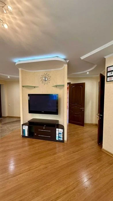 Продам розкішну 3-кімнатну квартиру, пр. Центральний (33 кв.