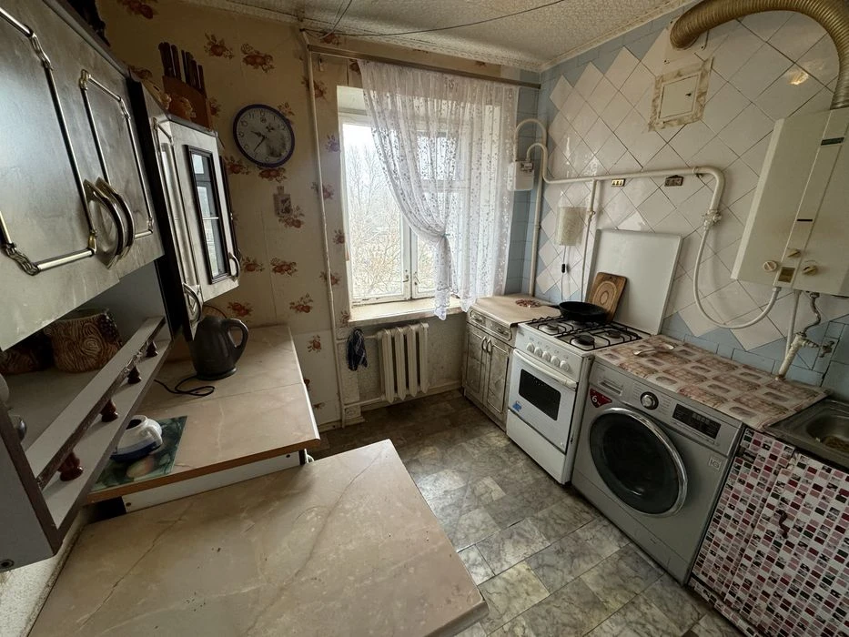 Продаж двокімнатної квартири на ЮТЗ по вул. Театральній біля