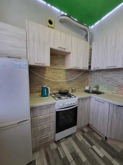Продам двокімнатну квартиру в районі Морпорту.