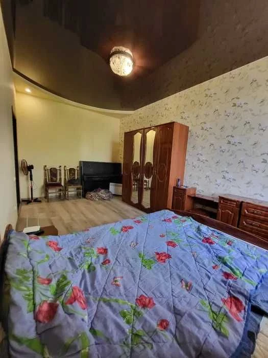 Продам двокімнатну квартиру в районі Морпорту.