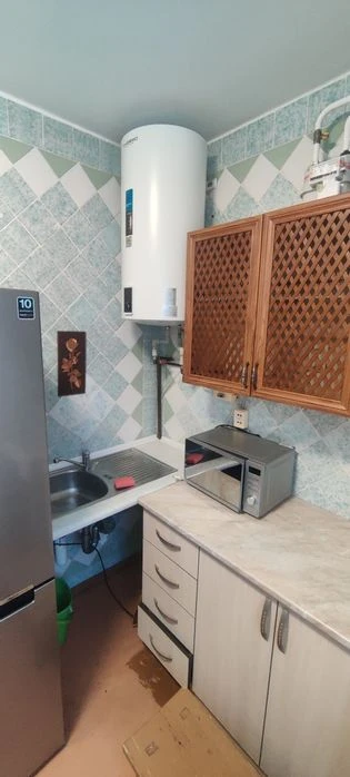 Продаётся 1 комн. квартира ул.Лазурная 40