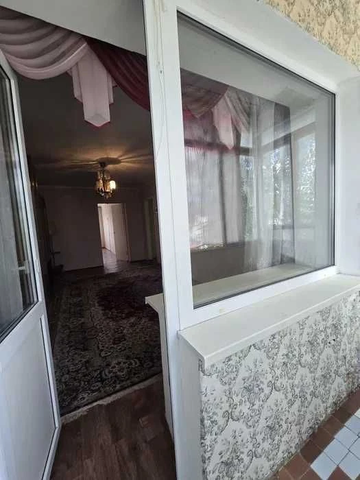 Продам затишну 2-кімнатну квартиру в цегляному будинку, райо