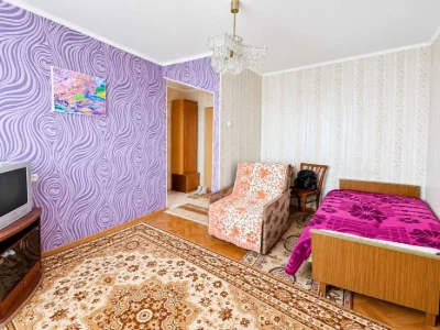 продаю 1 комнатную квартиру Космонавтов 98