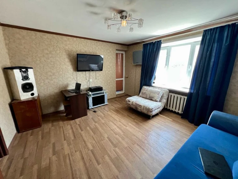 Продається простора 2-кімнатна квартира, чешка, 50м2, Корабе