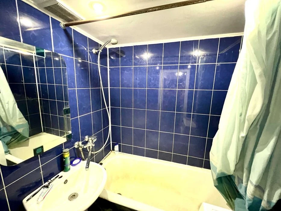 Продається простора 2-кімнатна квартира, чешка, 50м2, Корабе