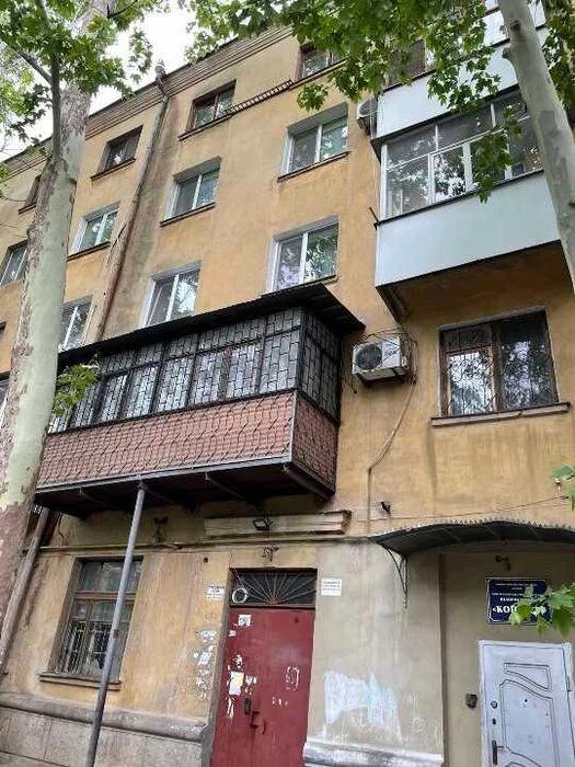 Продаж 1/3 двокімнатної квартири