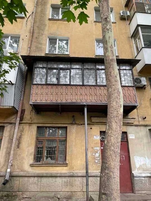 Продаж 1/3 двокімнатної квартири