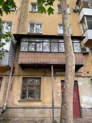 Продаж 1/3 двокімнатної квартири