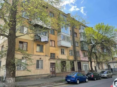 Продаж 1/3 двокімнатної квартири
