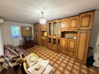 Продаж 2-х кім квартири 2/5 площа Перемоги