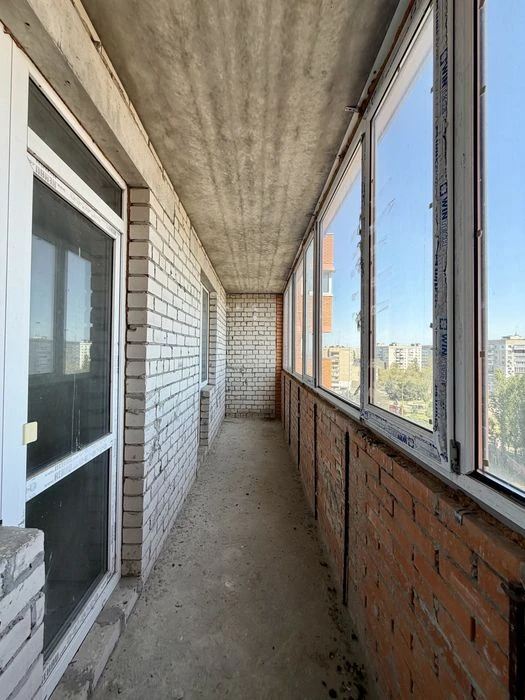 Продаю 3-кімнатну квартиру, Водопровідна 34, на розі пр-ту Ц