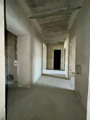 Продаю 3-кімнатну квартиру, Водопровідна 34, на розі пр-ту Ц
