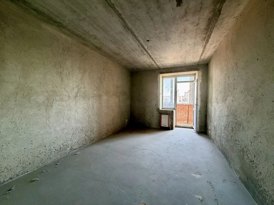 Продаю 3-кімнатну квартиру, Водопровідна 34, на розі пр-ту Ц