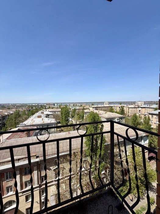Продаю 3-кімнатну квартиру, Водопровідна 34, на розі пр-ту Ц