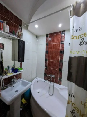Продажа 2-х к. квартиры на 2 этаже в Корабельном районе