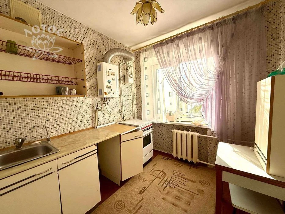 Продаю однокімнатну квартиру. Громадянська. Район ТЦ КІТ