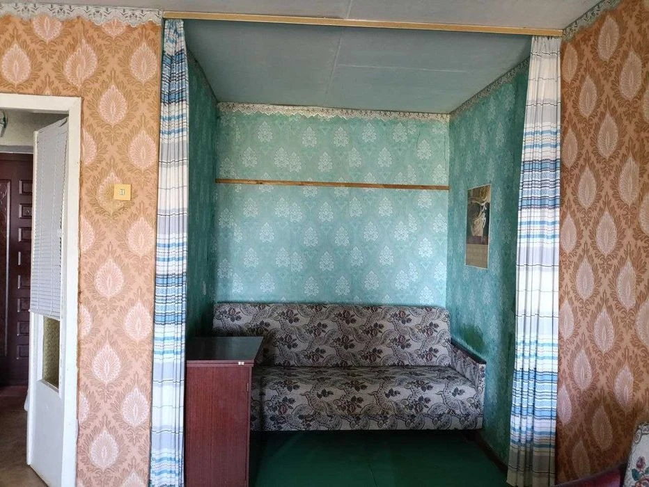 Продам крупногабаритную однокомнатную квартиру в Корабельном