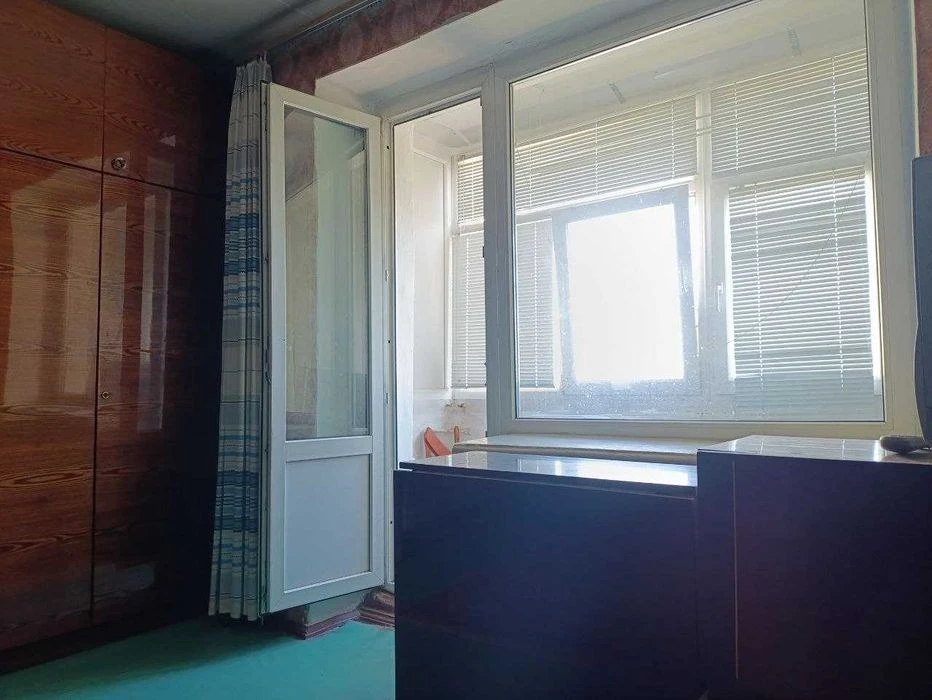 Продам крупногабаритную однокомнатную квартиру в Корабельном