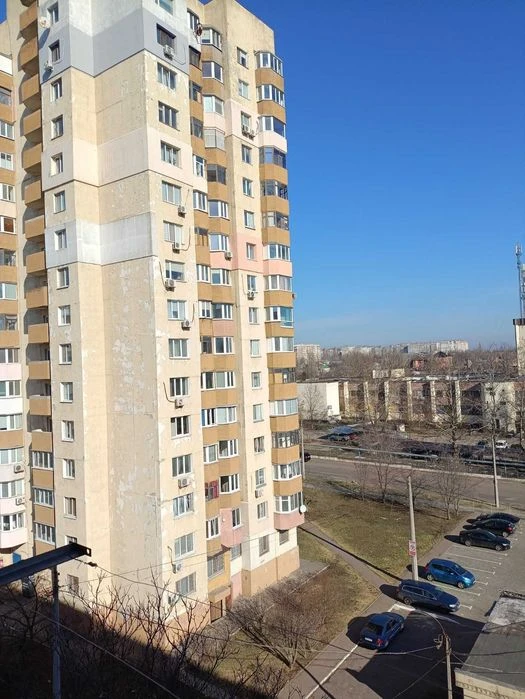 Продам крупногабаритную однокомнатную квартиру в Корабельном
