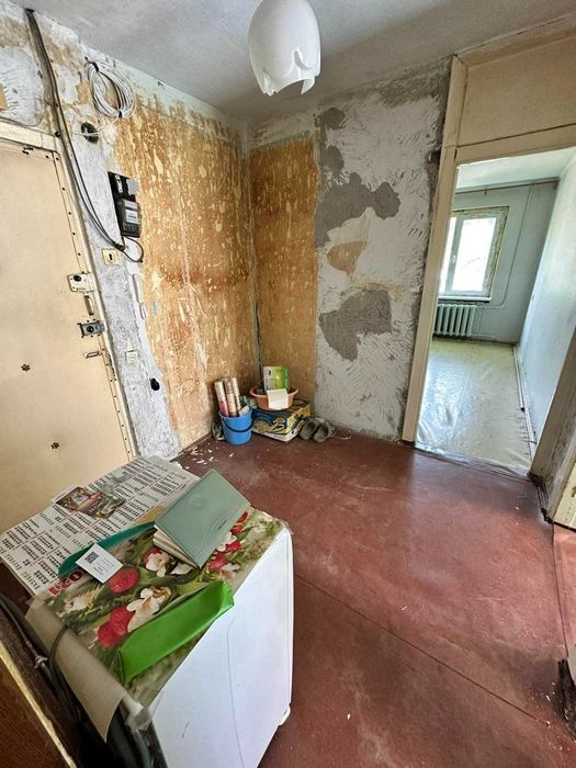 Продам трьохкімнатну квартиру в центрі.