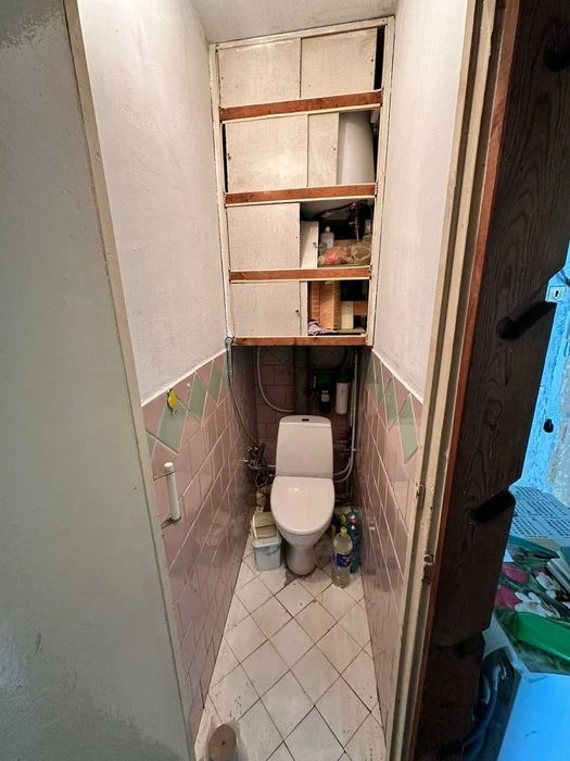 Продам трьохкімнатну квартиру в центрі.