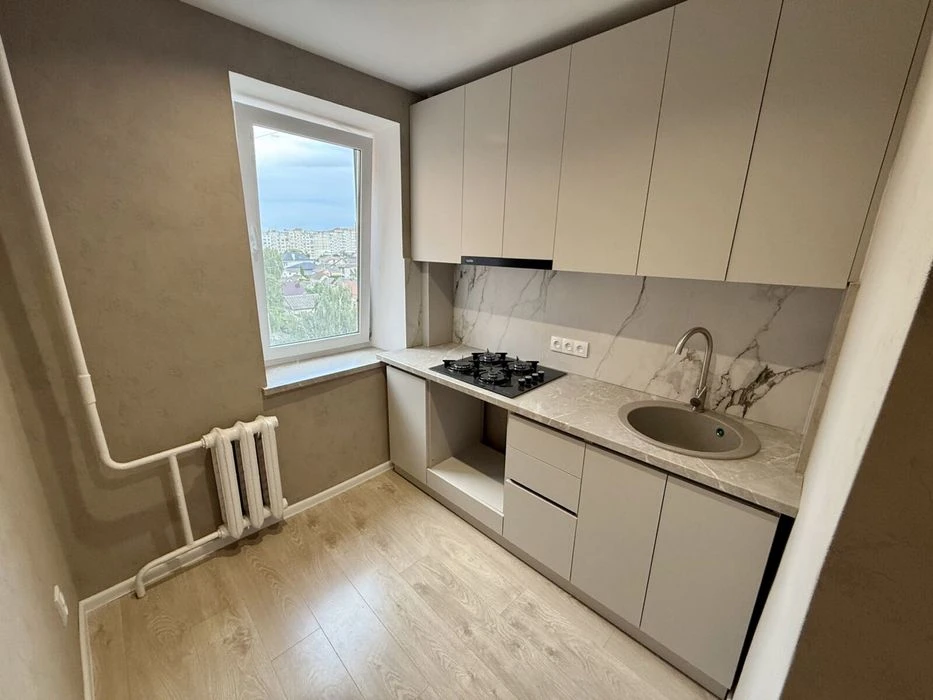 Продаж 1 кімнатної квартири вул.Соборна 275