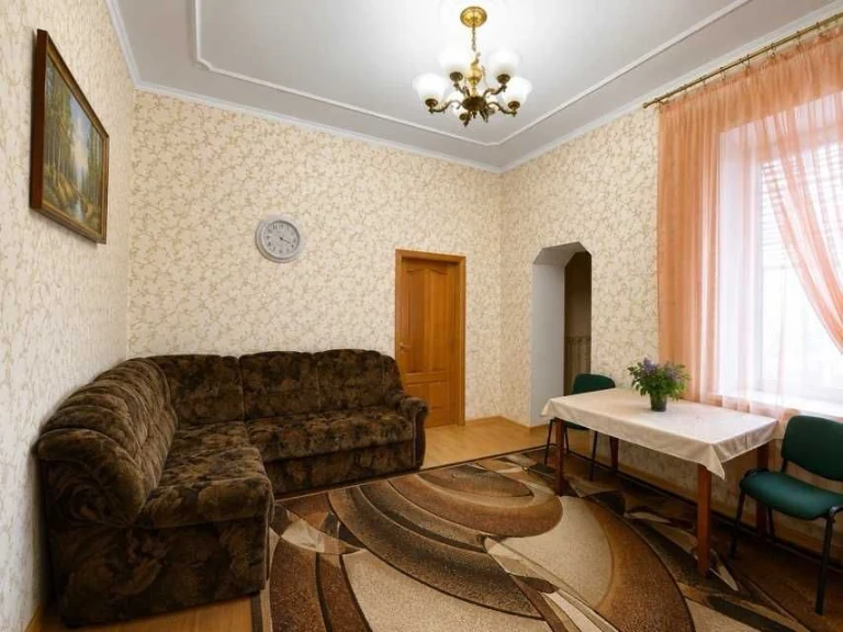 Продаю простору 3-кімнатну квартиру по вулиці Спаській.ц6