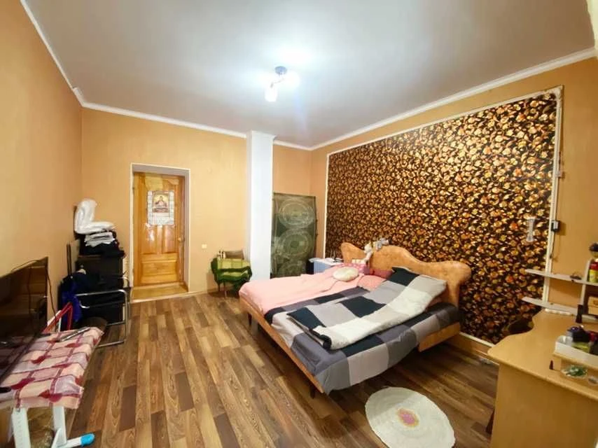 Продаю простору 3-кімнатну квартиру по вулиці Спаській.ц6