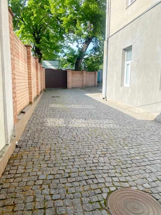Продаю простору 3-кімнатну квартиру по вулиці Спаській.ц6