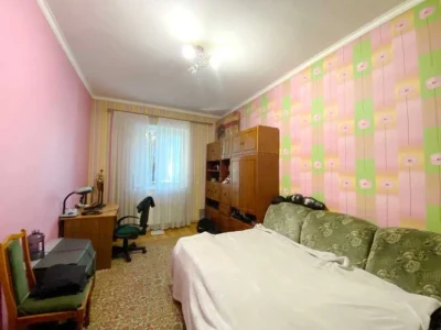 Продаю простору 3-кімнатну квартиру по вулиці Спаській.ц6