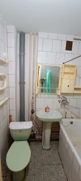 Продаж 1 кім кв Вул Олега Бедзая - Третя слобідсіка .