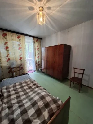 Продаж 2 кім квартири. Космонавтів